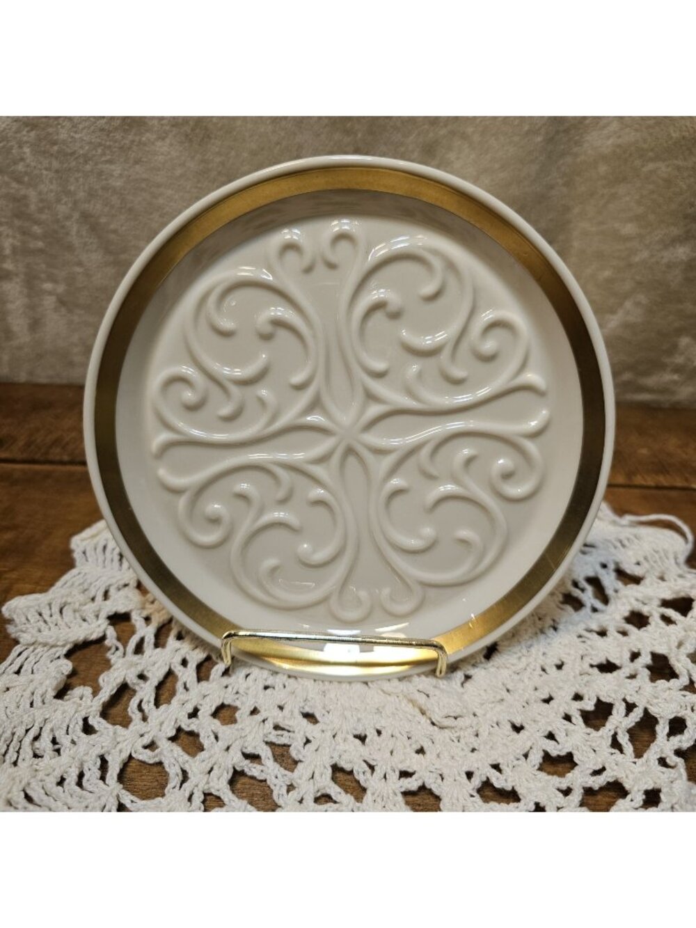 LENOX Seville Embossed Pattern White /Gold  Small Plate / Coaster MADE IN USA